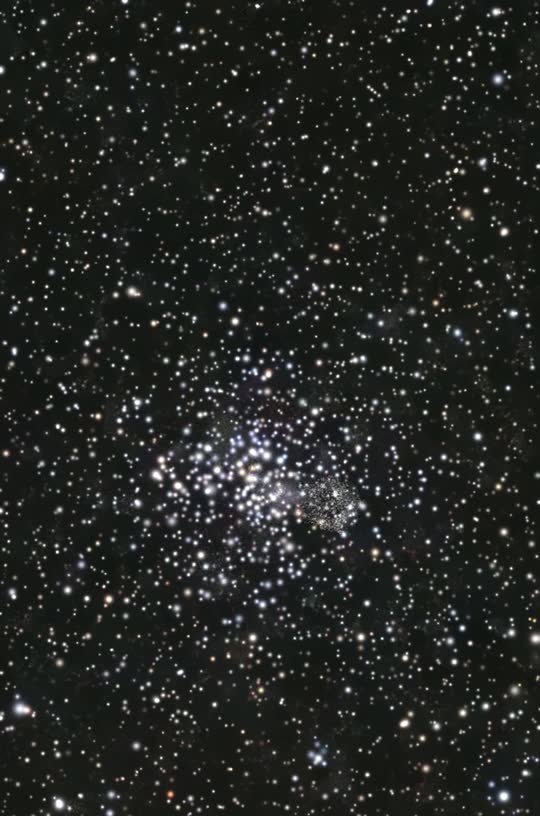 Open cluster M37: 3D flyby