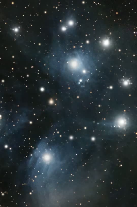 Pleiades: 3D flyby
